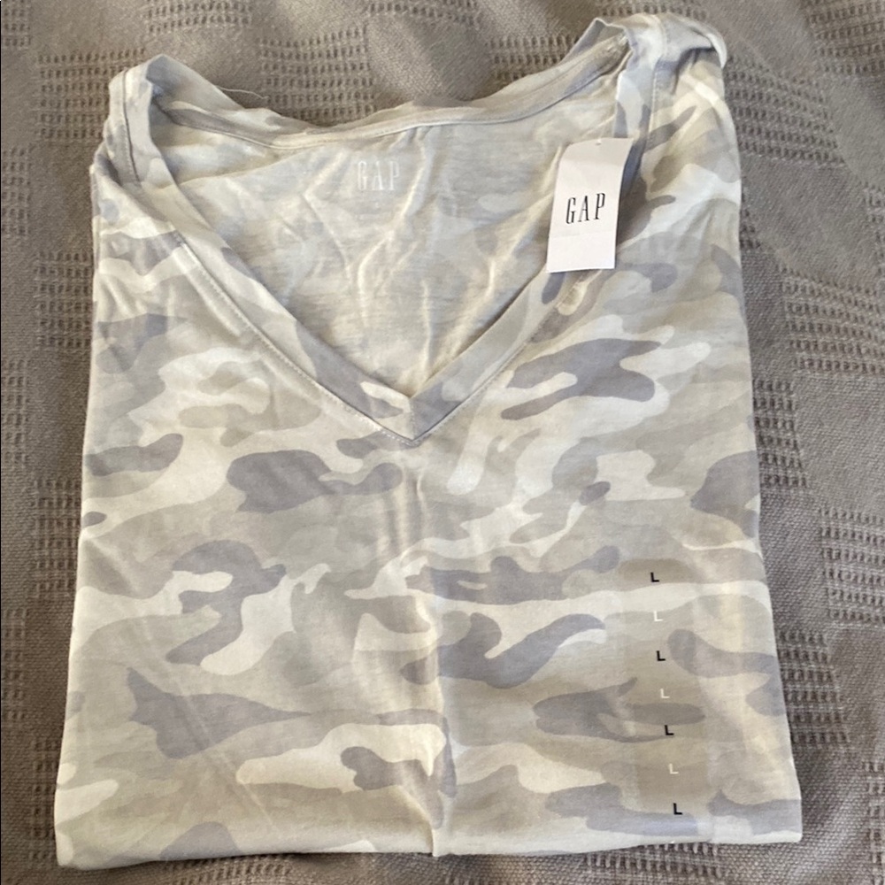 GAP Light Gray Camouflage V-Neck Tee